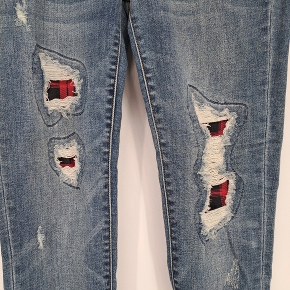 Judy Blue Med Wash Skinny Fit Buffalo Plaid Patch Distressed Jeans Size 28 - Picture 4 of 7